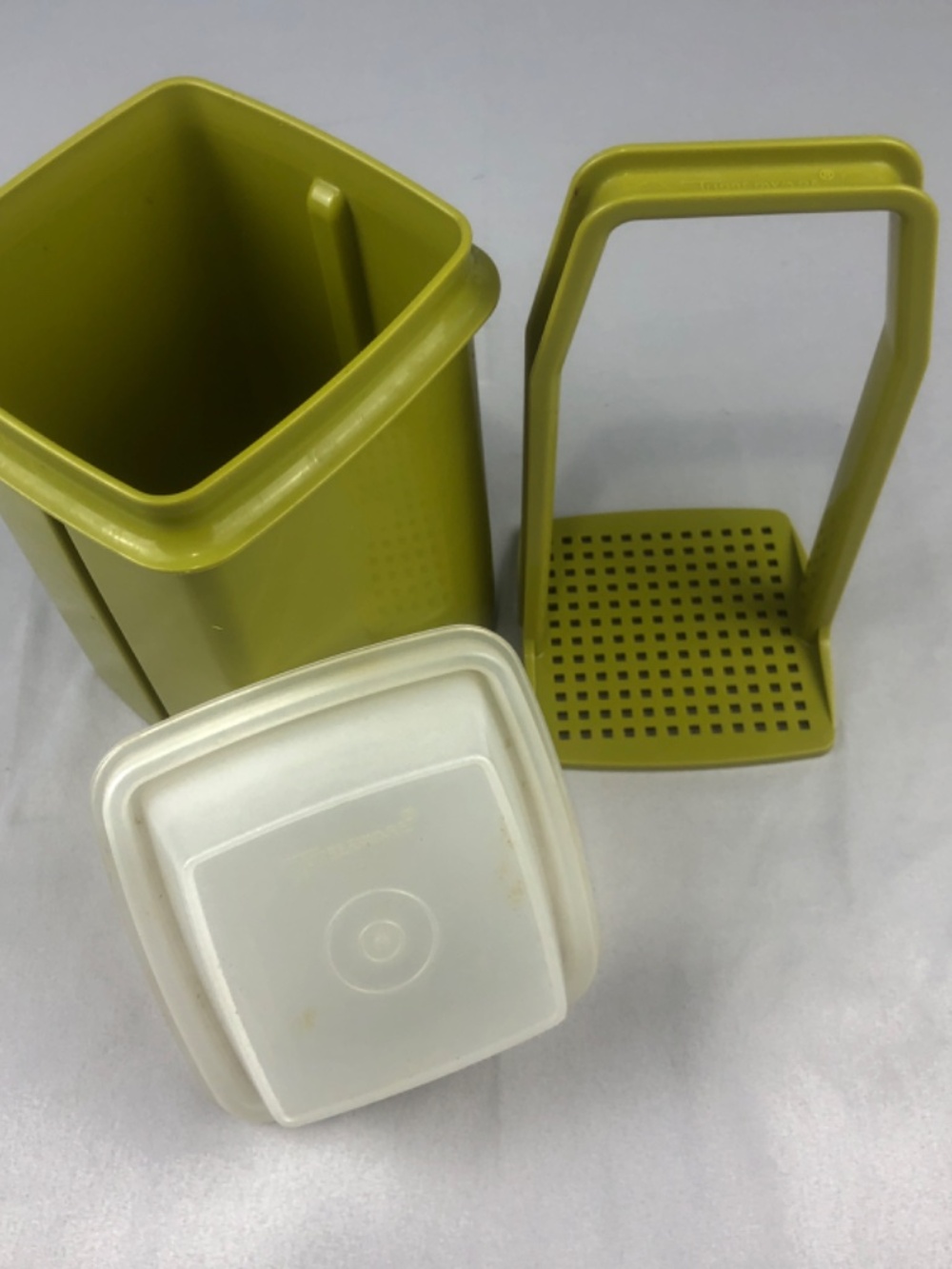 Vintage Tupperware Pick-a-Deli Pickle Keeper Container Avocado + Clear Lid #1330